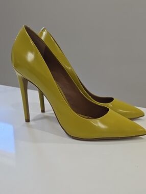 Steve Madden Proto Chartreuse Yellow Pointed Toe Pumps Size 10